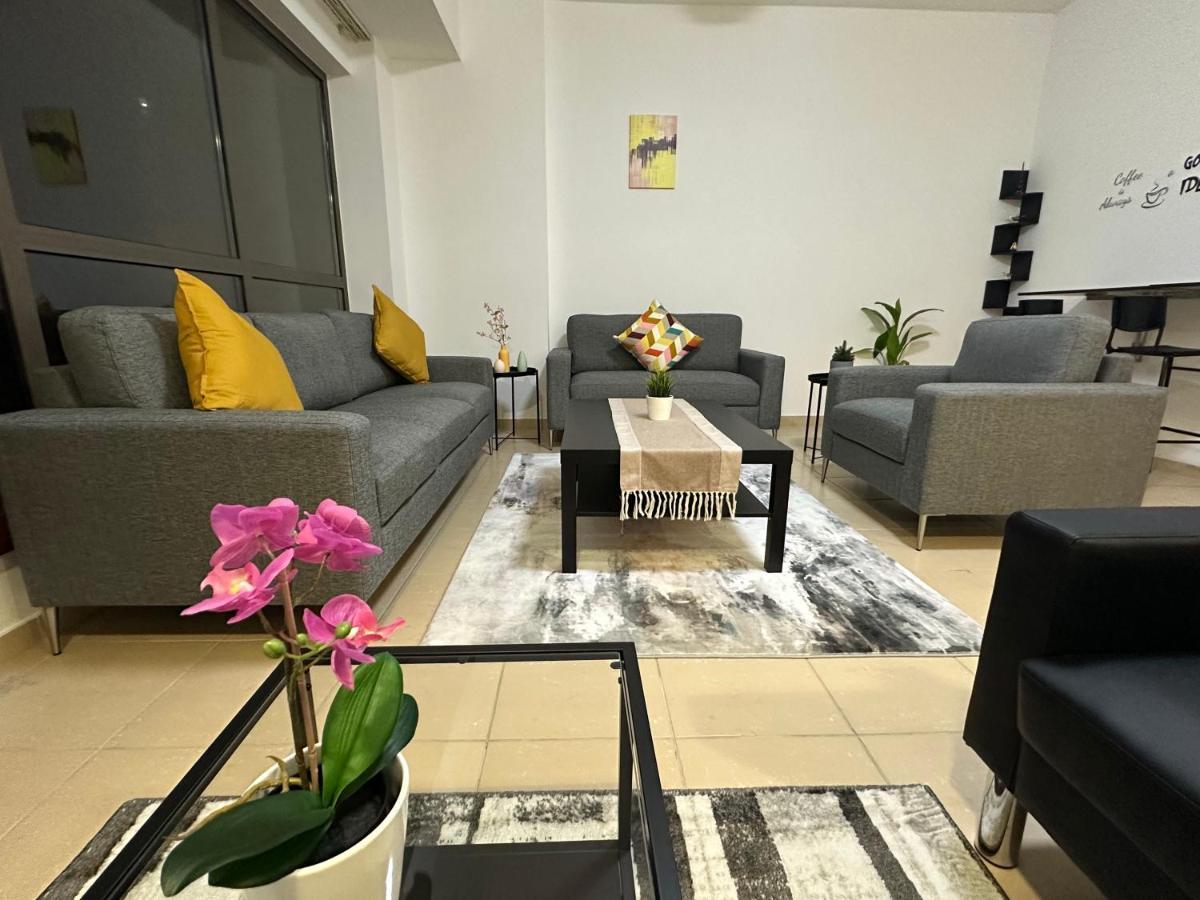 Moonlight Hostel Jbr - 2Min Walk To Jbr Beach - Gym - 2Min Metro Station - Poll Dubai Bagian luar foto