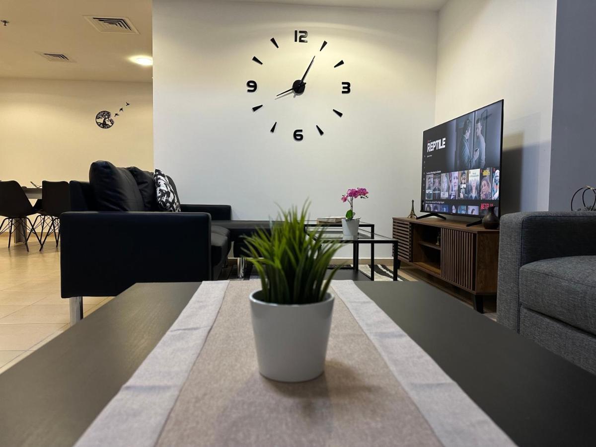 Moonlight Hostel Jbr - 2Min Walk To Jbr Beach - Gym - 2Min Metro Station - Poll Dubai Bagian luar foto
