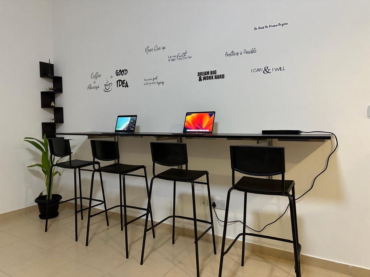 Moonlight Hostel Jbr - 2Min Walk To Jbr Beach - Gym - 2Min Metro Station - Poll Dubai Bagian luar foto