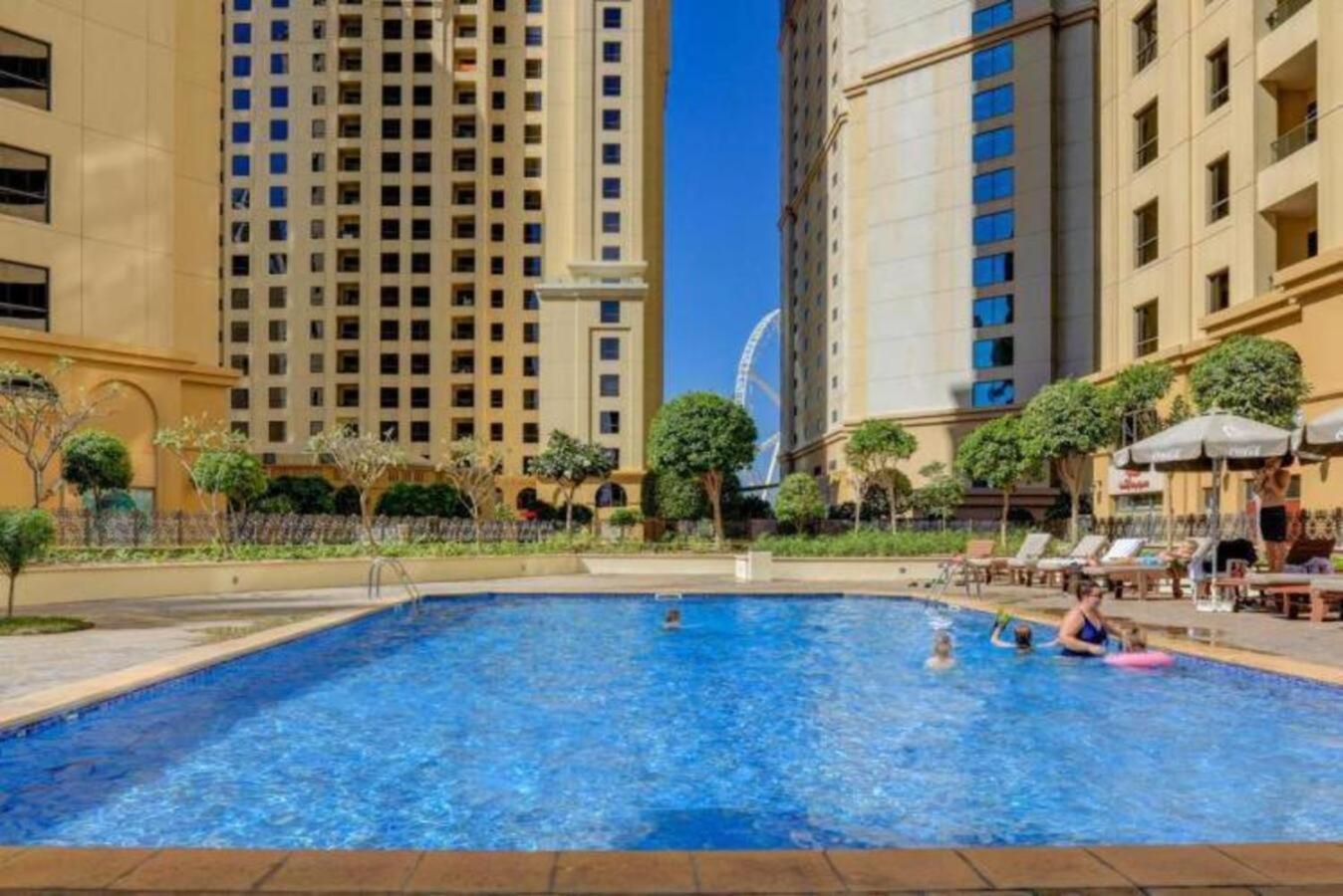 Moonlight Hostel Jbr - 2Min Walk To Jbr Beach - Gym - 2Min Metro Station - Poll Dubai Bagian luar foto