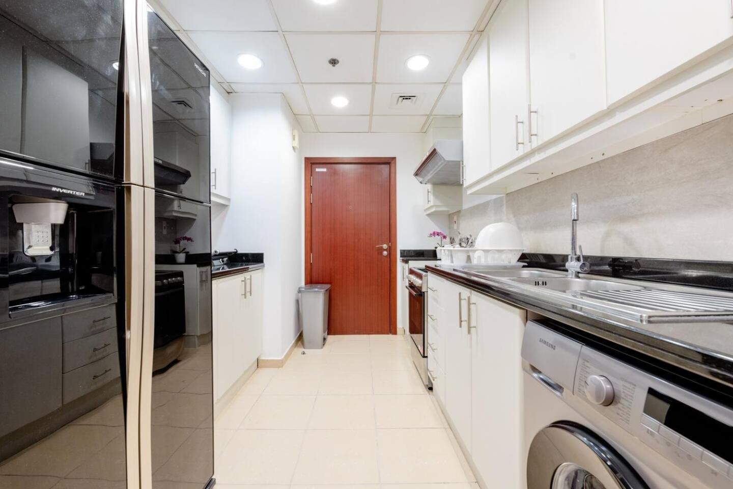 Moonlight Hostel Jbr - 2Min Walk To Jbr Beach - Gym - 2Min Metro Station - Poll Dubai Bagian luar foto