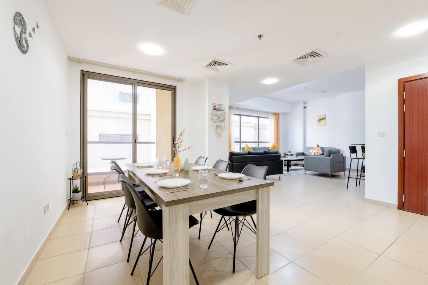 Moonlight Hostel Jbr - 2Min Walk To Jbr Beach - Gym - 2Min Metro Station - Poll Dubai Bagian luar foto
