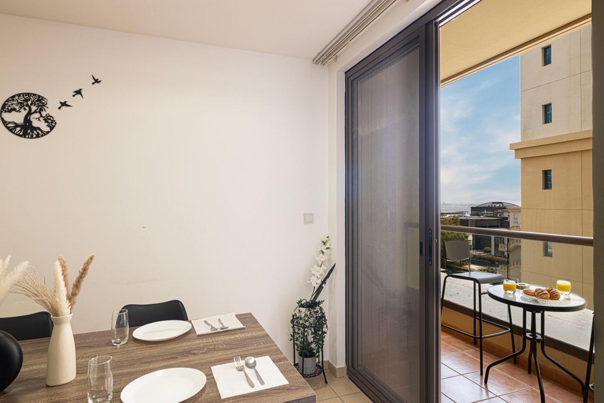 Moonlight Hostel Jbr - 2Min Walk To Jbr Beach - Gym - 2Min Metro Station - Poll Dubai Bagian luar foto