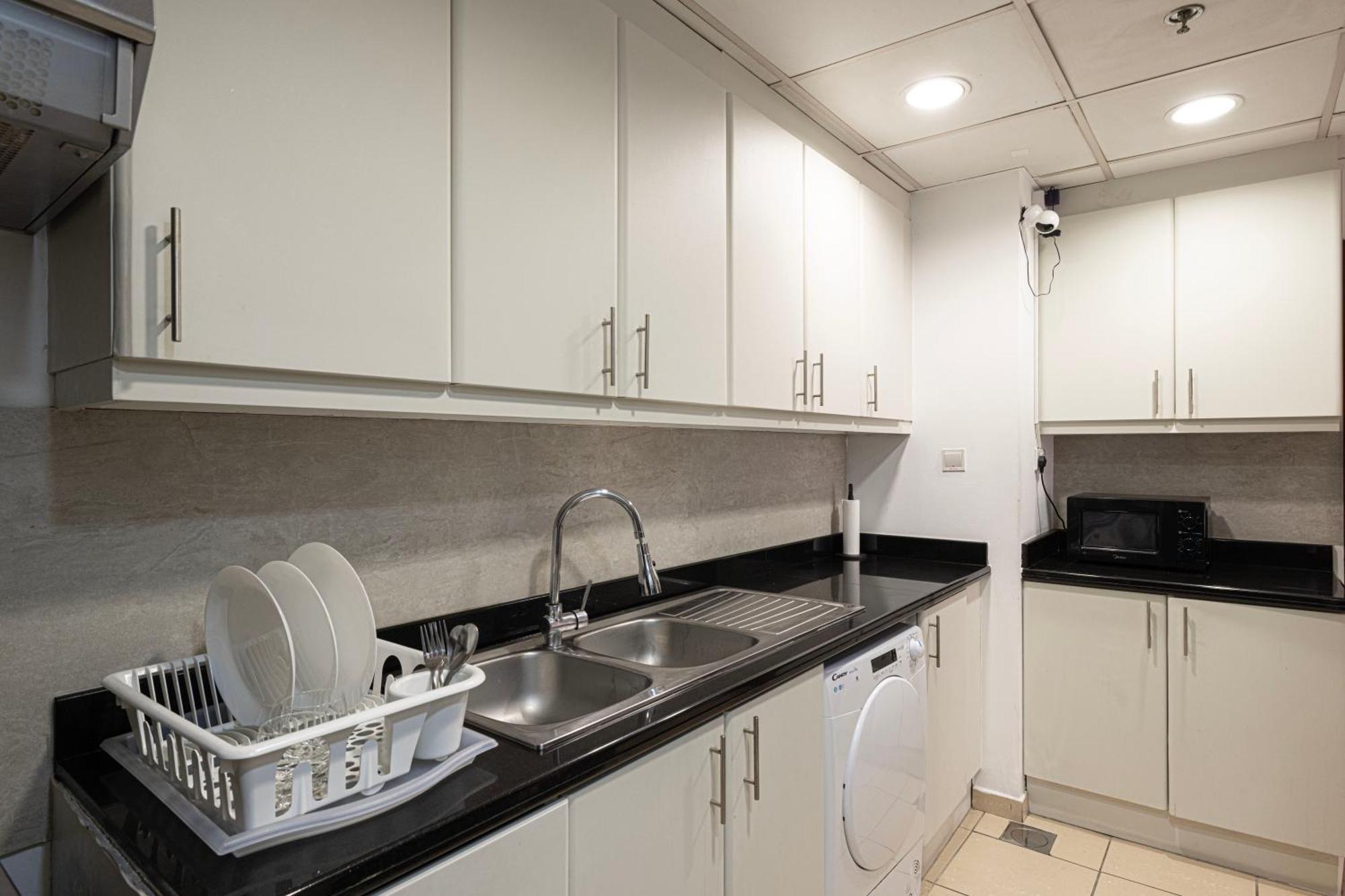 Moonlight Hostel Jbr - 2Min Walk To Jbr Beach - Gym - 2Min Metro Station - Poll Dubai Bagian luar foto