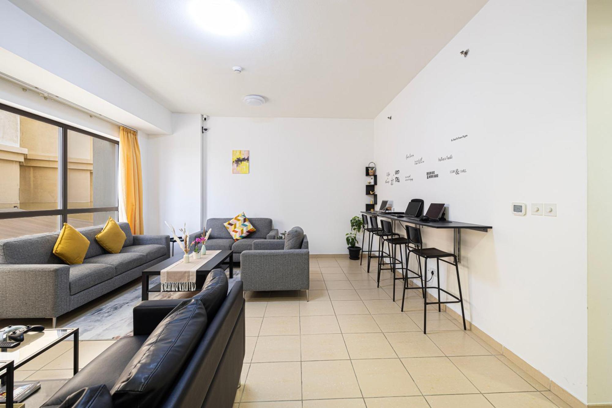 Moonlight Hostel Jbr - 2Min Walk To Jbr Beach - Gym - 2Min Metro Station - Poll Dubai Bagian luar foto